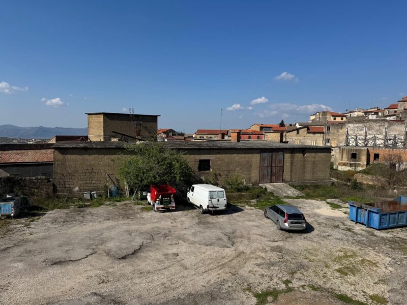 FRASSO TELESINO (BN) - 112 CAPANNONE CON AMPIO PIAZZALE