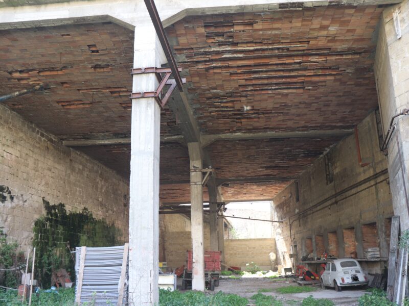 FRASSO TELESINO (BN) - 155 CAPANNONE CON SPAZIO ESTERNO