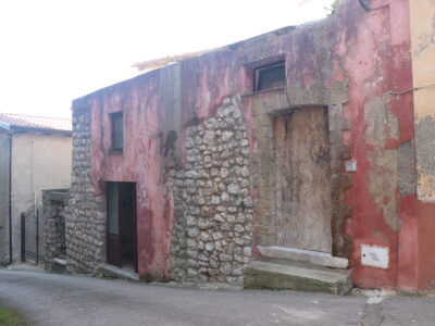 FRASSO TELESINO (BN) - 87 LOCALE COMMERCIALE D/8 CON GIARDINO