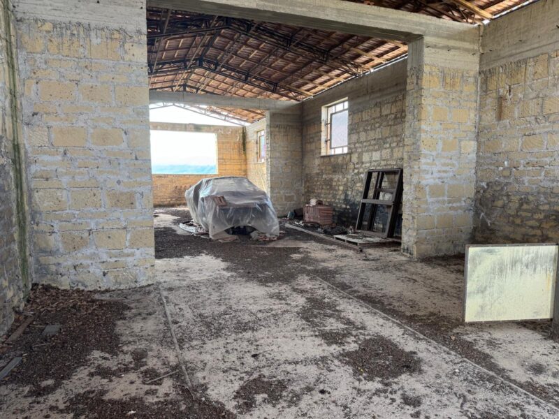 DUGENTA (BN) - 108 CAPANNONE CON TERRENO IN SPLENDIDA POSIZIONE