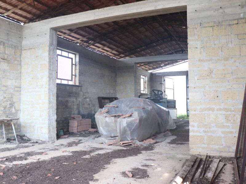 DUGENTA (BN) - 108 CAPANNONE CON TERRENO IN SPLENDIDA POSIZIONE