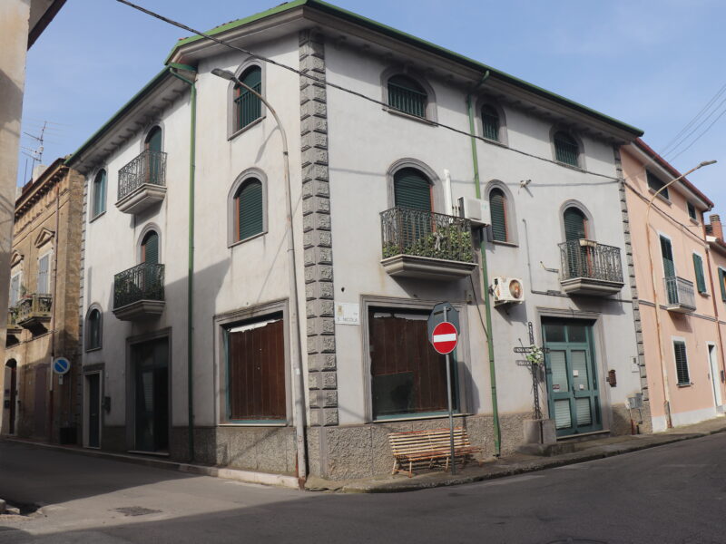 AMOROSI (BN) - 146 PALAZZOTTO IN ZONA CENTRALE