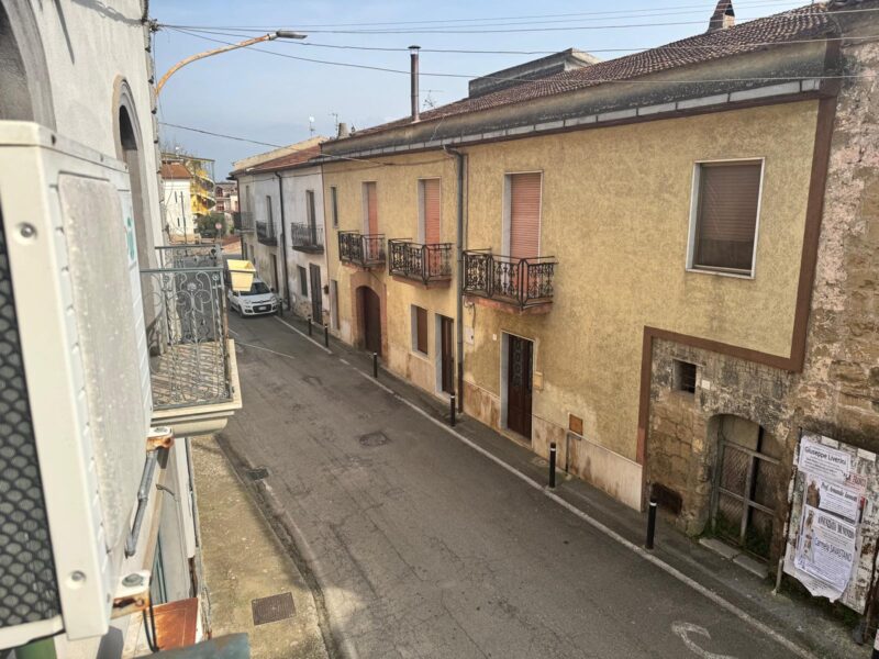 AMOROSI (BN) - 146 PALAZZOTTO IN ZONA CENTRALE