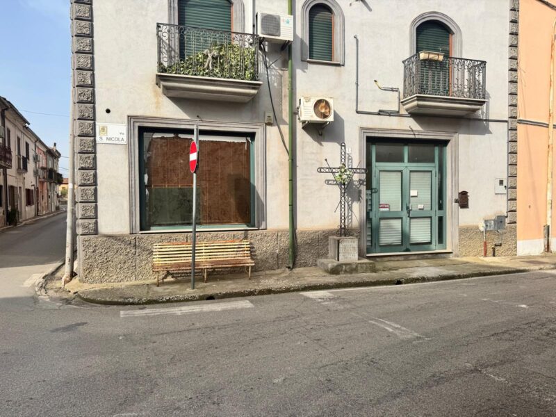 AMOROSI (BN) - 146 PALAZZOTTO IN ZONA CENTRALE