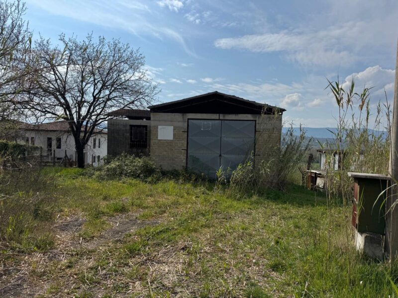 DUGENTA (BN) - 108 CAPANNONE CON TERRENO IN SPLENDIDA POSIZIONE