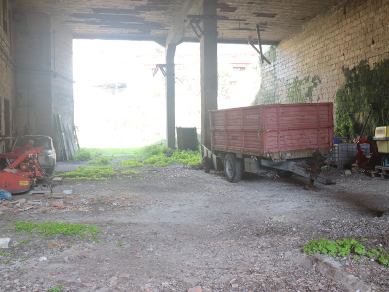 FRASSO TELESINO (BN) - 155 CAPANNONE CON SPAZIO ESTERNO