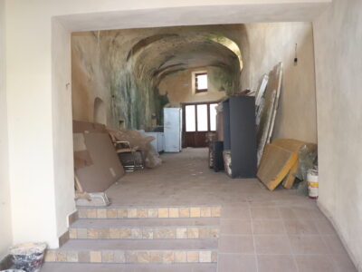 FRASSO TELESINO (BN) - 87 LOCALE COMMERCIALE D/8 CON GIARDINO