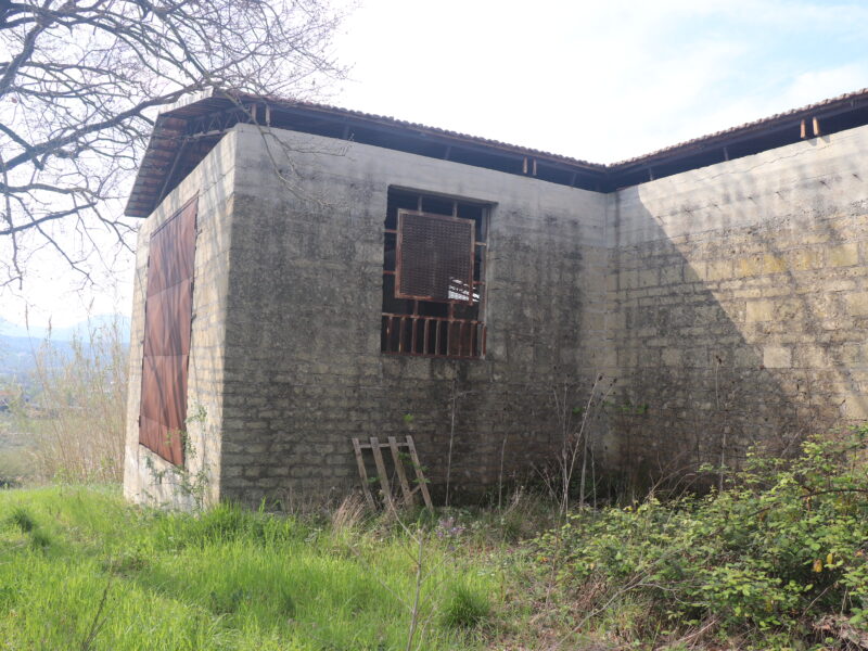 DUGENTA (BN) - 108 CAPANNONE CON TERRENO IN SPLENDIDA POSIZIONE