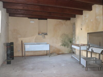 FRASSO TELESINO (BN) - 87 LOCALE COMMERCIALE D/8 CON GIARDINO