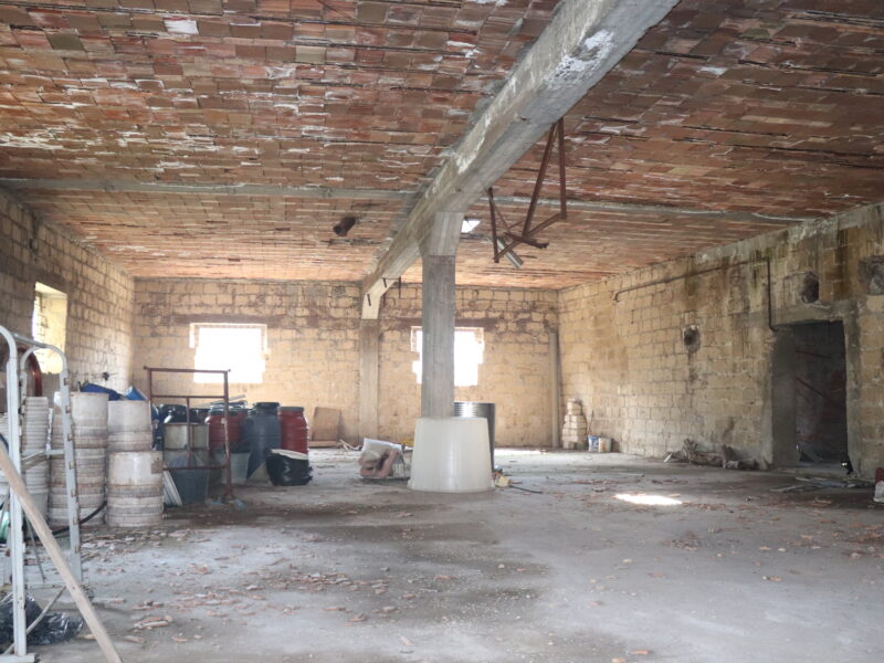 FRASSO TELESINO (BN) - 112 CAPANNONE CON AMPIO PIAZZALE