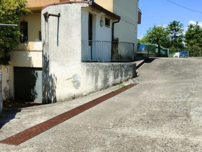 DUGENTA (BN) - 154 STABILE INDIPENDENTE CON TERRENO