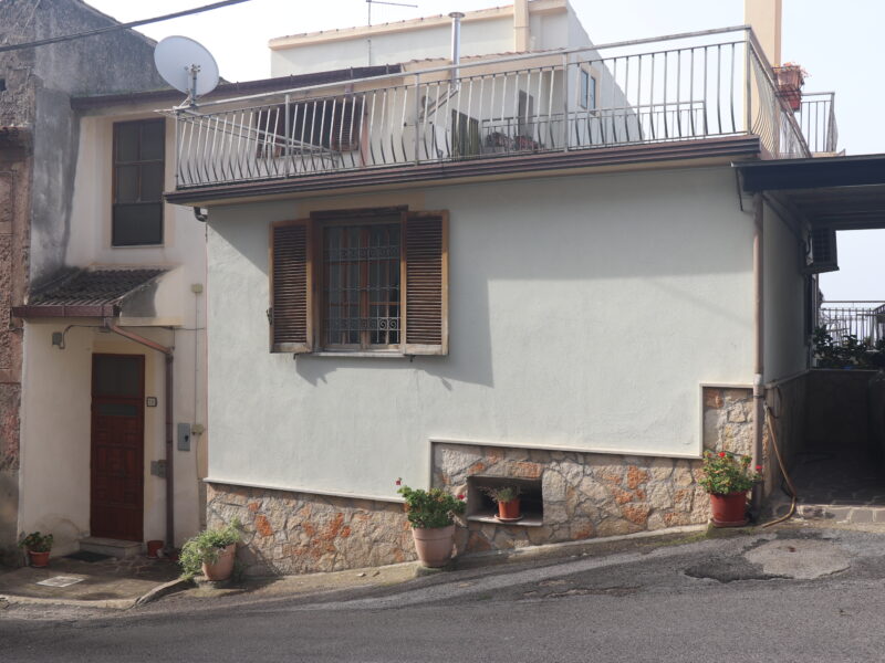 FRASSO TELESINO (BN) - 111 CASA INDIPENDENTE CON TERRAZZO