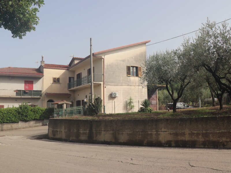 MELIZZANO (BN) - 72 CASA INDIPENDENTE CON TERRENO
