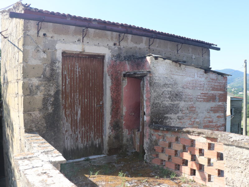 ALVIGNANO (CE) - 143 INTERO BORGO RURALE CON TERRENO IN POSIZIONE PANORAMICA