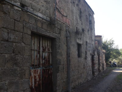 ALVIGNANO (CE) - 143 INTERO BORGO RURALE CON TERRENO IN POSIZIONE PANORAMICA