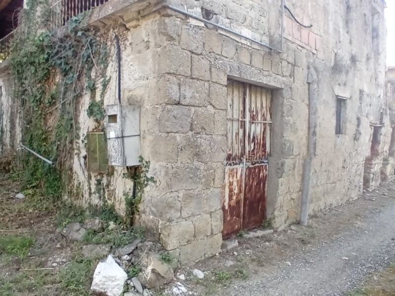 ALVIGNANO (CE) - 143 INTERO BORGO RURALE CON TERRENO IN POSIZIONE PANORAMICA