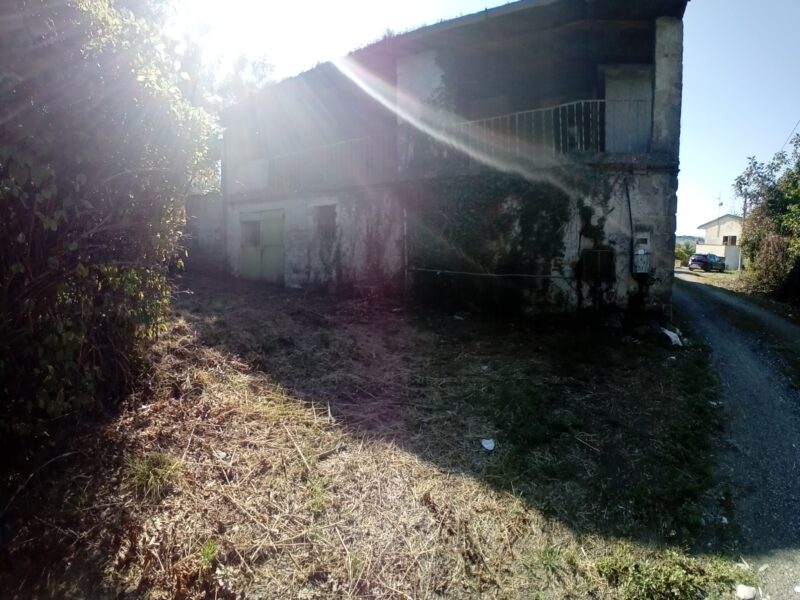 ALVIGNANO (CE) - 143 INTERO BORGO RURALE CON TERRENO IN POSIZIONE PANORAMICA