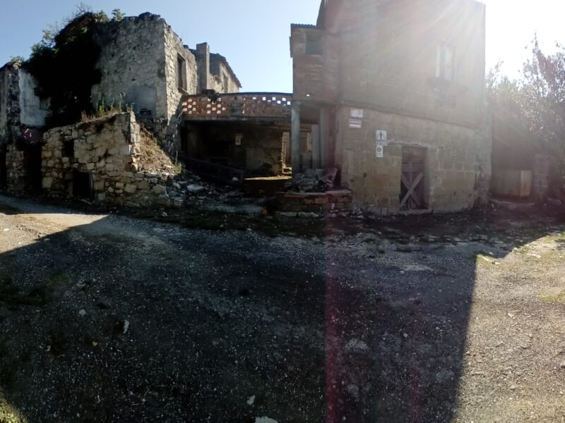 ALVIGNANO (CE) - 143 INTERO BORGO RURALE CON TERRENO IN POSIZIONE PANORAMICA