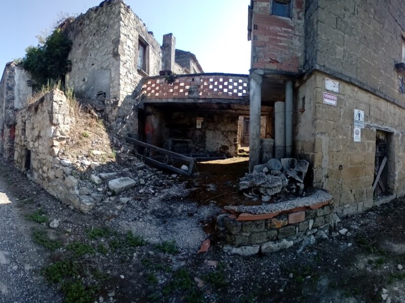 ALVIGNANO (CE) - 143 INTERO BORGO RURALE CON TERRENO IN POSIZIONE PANORAMICA