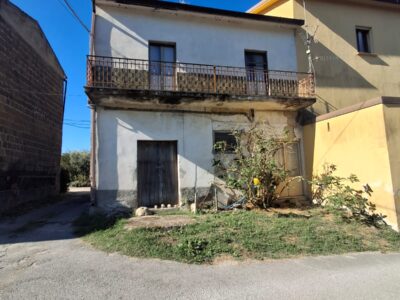 SANT'AGATA DE' GOTI (BN) - 113 CASA INDIPENDENTE CON TERRENO