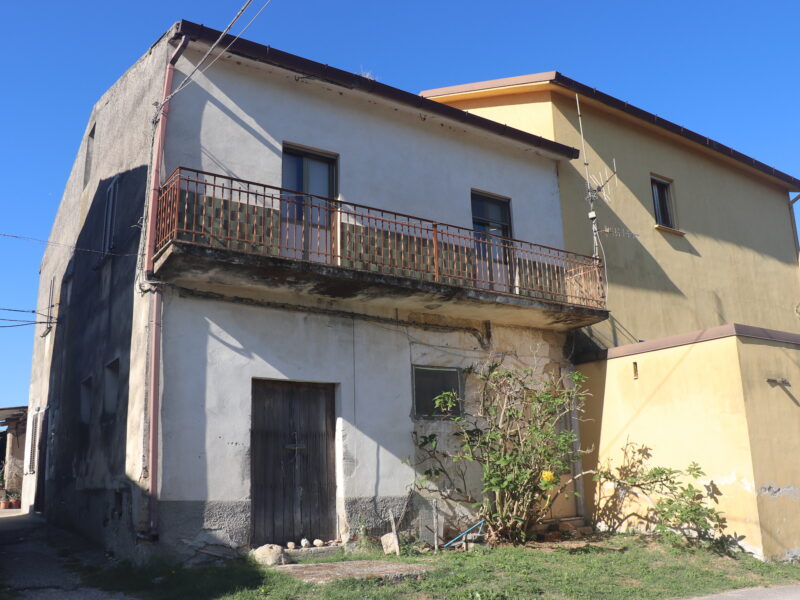 SANT'AGATA DE' GOTI (BN) - 113 CASA INDIPENDENTE CON TERRENO