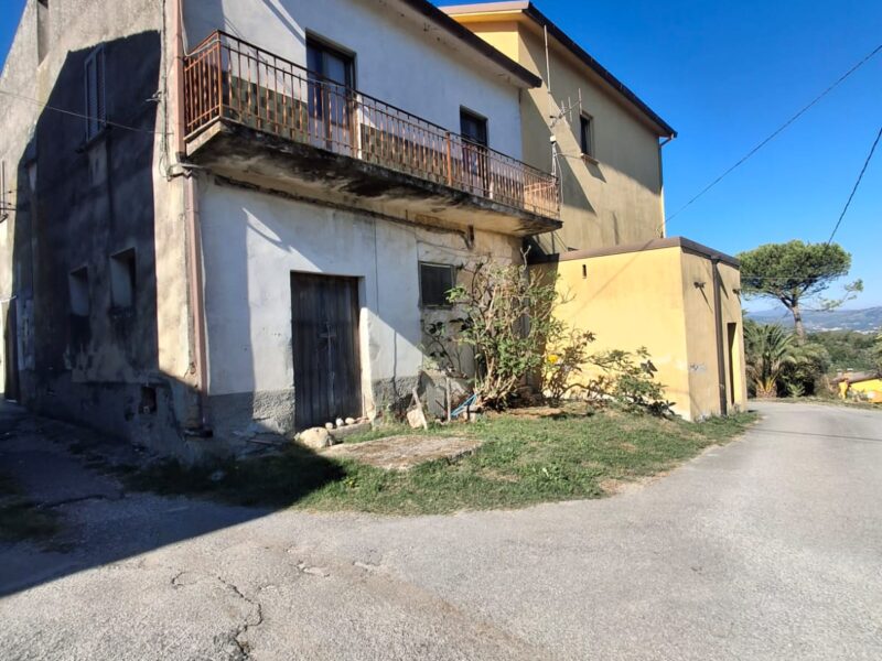 SANT'AGATA DE' GOTI (BN) - 113 CASA INDIPENDENTE CON TERRENO
