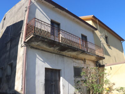 SANT'AGATA DE' GOTI (BN) - 113 CASA INDIPENDENTE CON TERRENO