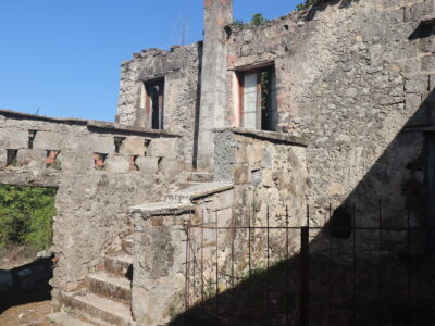ALVIGNANO (CE) - 143 INTERO BORGO RURALE CON TERRENO IN POSIZIONE PANORAMICA